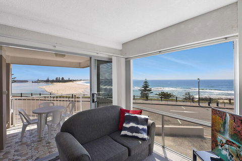 Dolphin Court 6 - Tourism Gold Coast 1