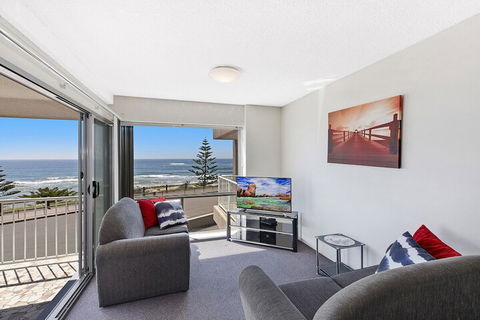 Dolphin Court 6 - Tourism Gold Coast 5