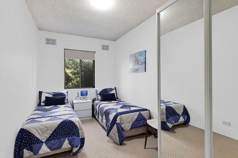Dolphin Court 5 - Tourism Gold Coast 1