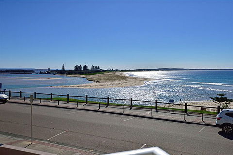 Dolphin Court 5 - Tourism Gold Coast 5