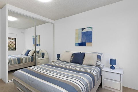 Dolphin Court 5 - Tourism Gold Coast 3