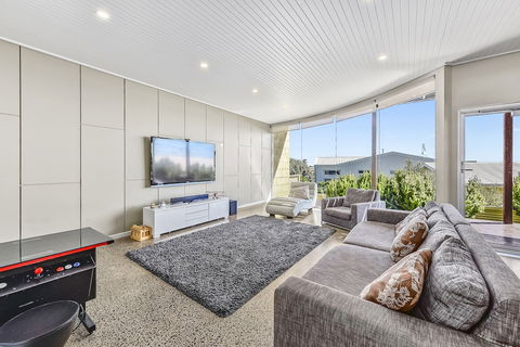 Aloha Waterfront Properties - Tourism Gold Coast 6