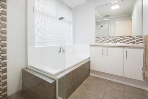 Fairway Isle - Tourism Gold Coast 1