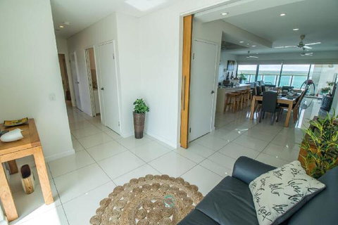 ZEN By THE WATER Darwins Premier Family Retreat - Gold Coast 4