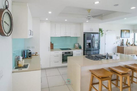 ZEN By THE WATER Darwins Premier Family Retreat - Gold Coast 7