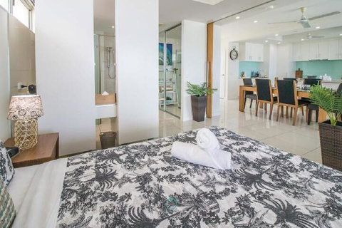 ZEN By THE WATER Darwins Premier Family Retreat - Gold Coast 5