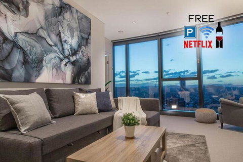 Highlife LuxuryCarparkWifiPoolGymNetflix - Tourism Gold Coast 2