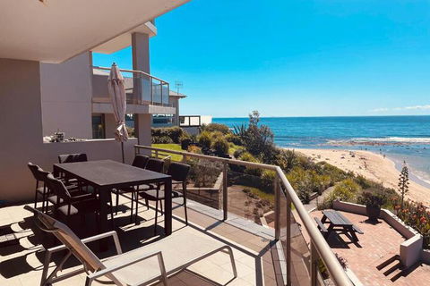 Toowoon Bay Beachfront Apartment - Tourism Gold Coast 5