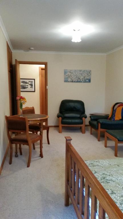 Beezneez B & B - Tourism Gold Coast 3