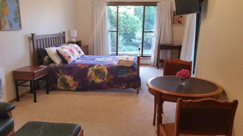 Beezneez B & B - Tourism Gold Coast 2