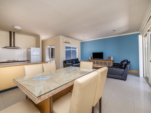 Seafront Unit 60 - Tourism Gold Coast 5