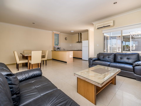 Seafront Unit 60 - Tourism Gold Coast 6