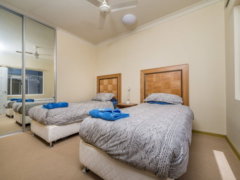 Seafront Unit 60 - Tourism Gold Coast 2