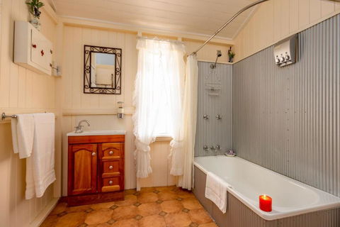 Dillons Cottage - Tourism Gold Coast 2