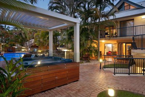 50 Metres To The Beach - Tourism Gold Coast 2