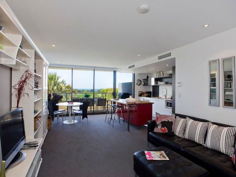 LORNE CHALET APARTMENT 10 Ask About Midweek Deals - Tourism Gold Coast 1
