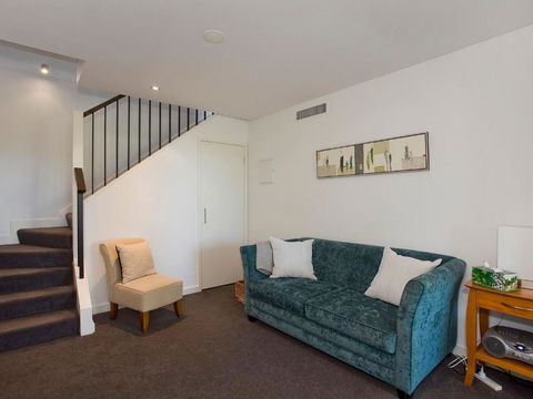 LORNE CHALET APARTMENT 10 Ask About Midweek Deals - Tourism Gold Coast 4