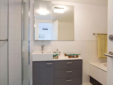 LORNE CHALET APARTMENT 10 Ask About Midweek Deals - Tourism Gold Coast 2