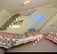 Reef Close 1 / 2 - Gold Coast