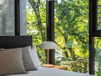 Accommodate Canberra Midnight Apartments - Tourism Gold Coast 5