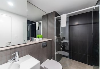Accommodate Canberra Midnight Apartments - Tourism Gold Coast 6