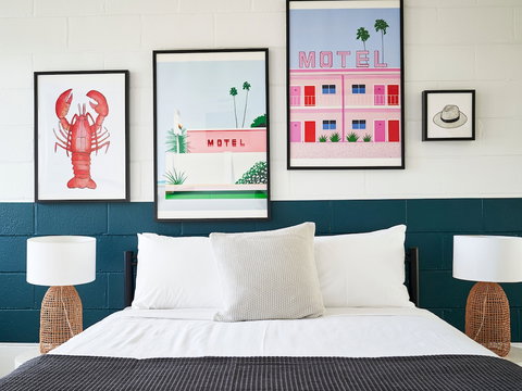 Peterborough House & Motel - Tourism Gold Coast 2