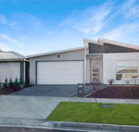 Brand New Home 10 mins to Beach Torquay Geelong Deakin Hospitals - Gold Coast