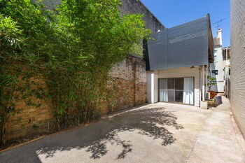 Ultimo 1 Bed. Furnished House W Parking - Tourism Gold Coast 3