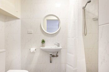 Ultimo 1 Bed. Furnished House W Parking - Tourism Gold Coast 5