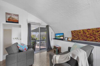 Beachfront Iglu Trinity Beach - Tourism Gold Coast 4