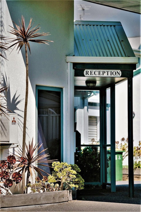 Coastal Motel - Tourism Gold Coast 1