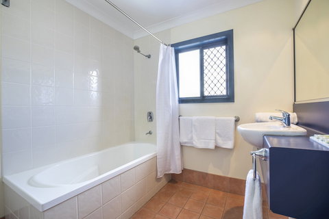 Atherton Hotel - Gold Coast 6