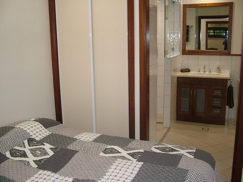 The Summit B&B - Gold Coast 5