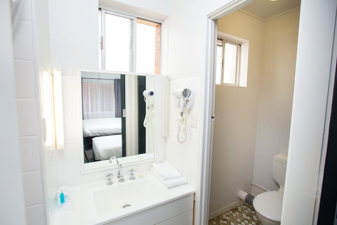 Downs Motel - Tourism Gold Coast 6