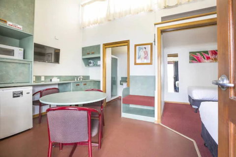 Downs Motel - Tourism Gold Coast 5