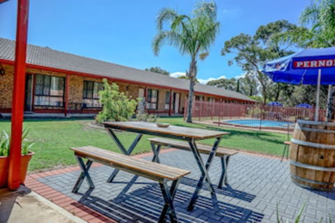 Kadina Gateway Motor Inn - Tourism Gold Coast 0