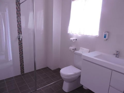 Acacia Snowy Motel - Tourism Gold Coast 4