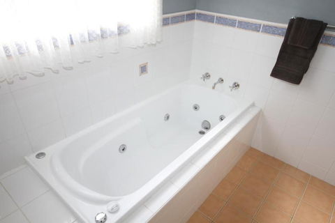 Acacia Snowy Motel - Tourism Gold Coast 6