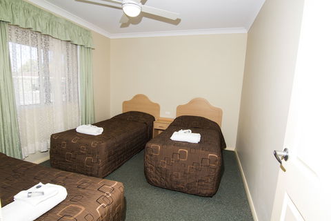 Green Gables Motel - Tourism Gold Coast 2
