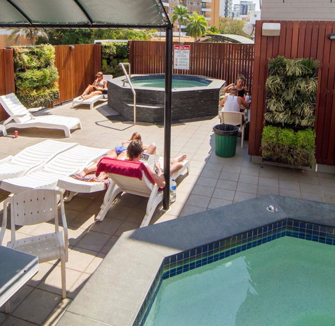 Chilli's Backpackers - Hostel - Tourism Gold Coast 1