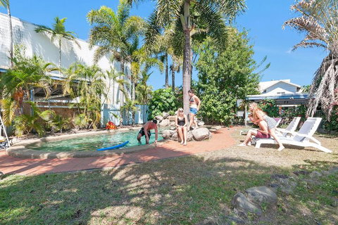 Reef Backpackers - Tourism Gold Coast 1