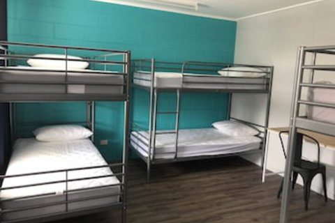 Reef Backpackers - Tourism Gold Coast 0