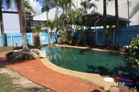 Reef Backpackers - Tourism Gold Coast 3