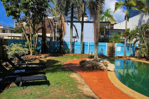 Reef Backpackers - Tourism Gold Coast 2