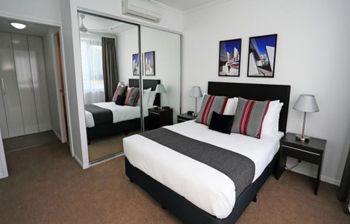 Under The Townsville Sun (694I) - Tourism Gold Coast 0