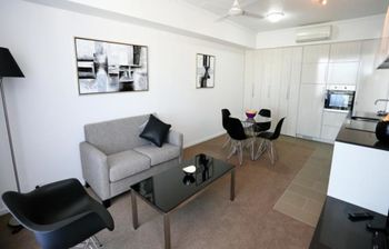 Under The Townsville Sun (694I) - Tourism Gold Coast 1