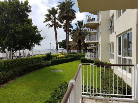Beau Monde Apartments Newcastle Harbourside Apartment - Tourism Gold Coast 4
