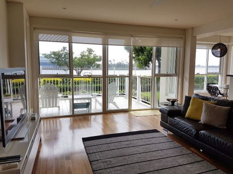 Beau Monde Apartments Newcastle Harbourside Apartment - Tourism Gold Coast 3