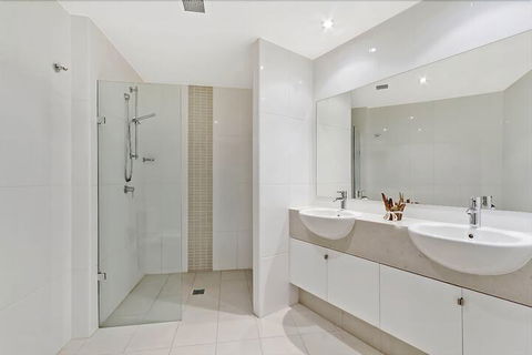 Coast Luxury Apartments 3 - Tourism Gold Coast 6