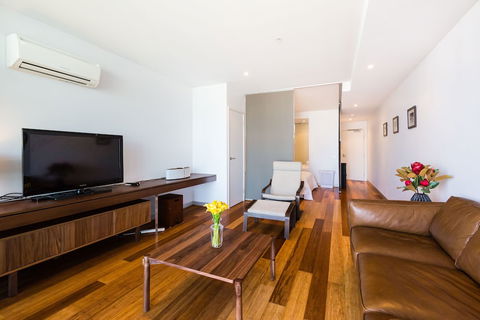 RIVER, 1BDR Melbourne Apartment - Tourism Gold Coast 0